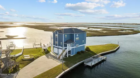 231 Pond Dr, Atlantic Beach, NC 28512