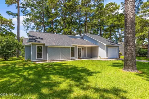 2203 Bridle Trl, Midway Park, NC 28544