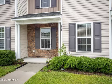 102 Glen Cannon Dr, Jacksonville, NC 28546