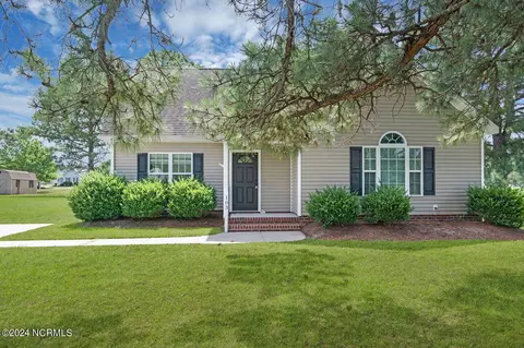103 Steeplechase Dr, Washington, NC 27889