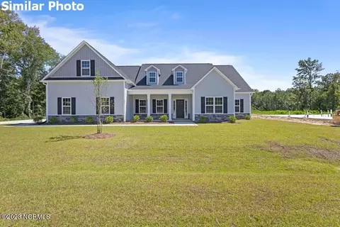 469 Pebble Shore Dr, Sneads Ferry, NC 28460