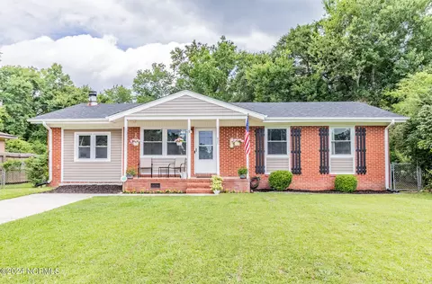 5 Cornell Dr, Jacksonville, NC 28546