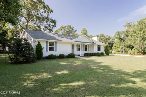 106 Lousan Dr, Cape Carteret, NC 28584