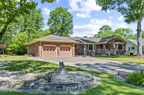602 Winged Foot Ct, New Bern, NC 28562
