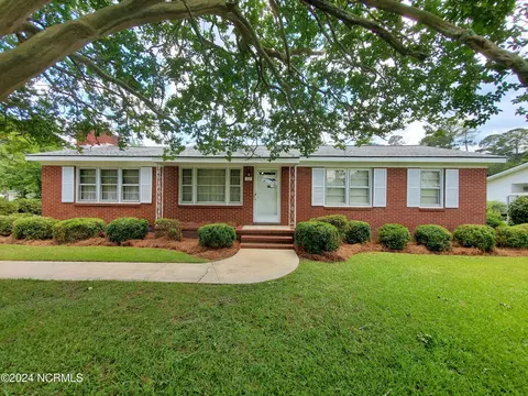 112 Forest Dr, Bladenboro, NC 28320