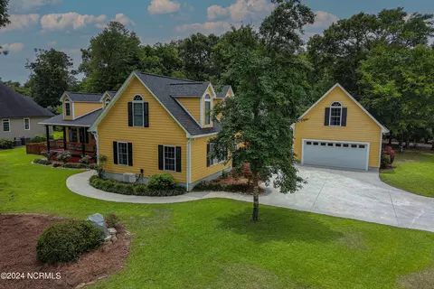 210 Shoreline Dr, Cedar Point, NC 28584