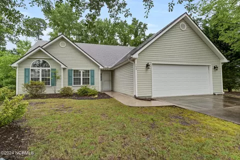 750 Oak Branches Close Close SE, Belville, NC 28451