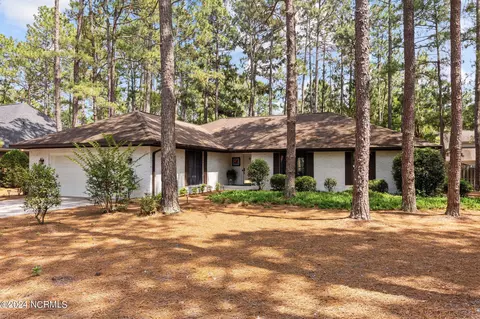 13 Lodge Pole Ln, Pinehurst, NC 28374