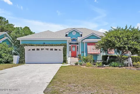 824 Settlers Ln, Kure Beach, NC 28449