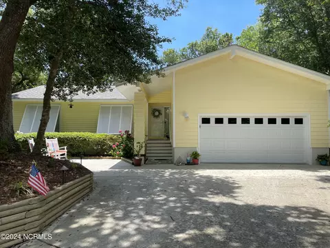 115 Oakleaf Dr, Pine Knoll Shores, NC 28512