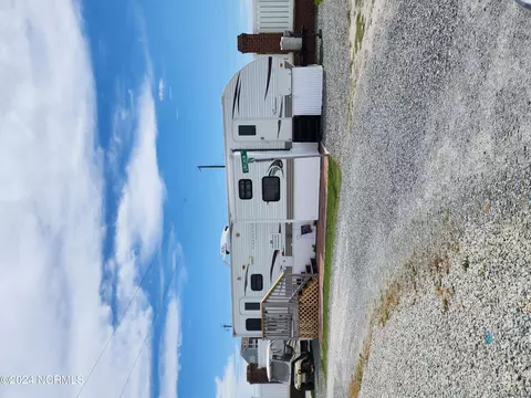 24 Urchin St, North Topsail Beach, NC 28460