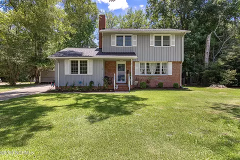 3105 Northwoods Dr, Jacksonville, NC 28540