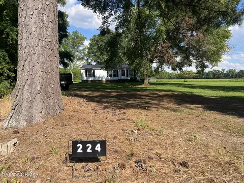 224 S Sycamore St, Woodland, NC 27897
