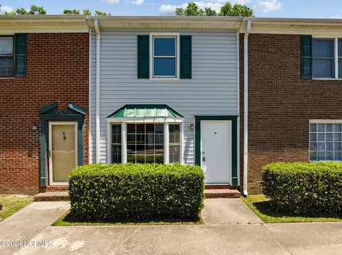 100 Kristin Dr #2D, Greenville, NC 27834