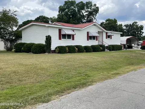 103 N Cox St, Richlands, NC 28574