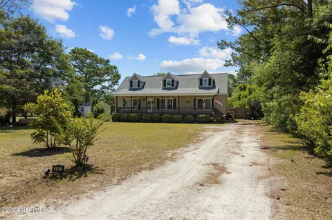 157 Lake Arthur Dr, Bogue, NC 28570