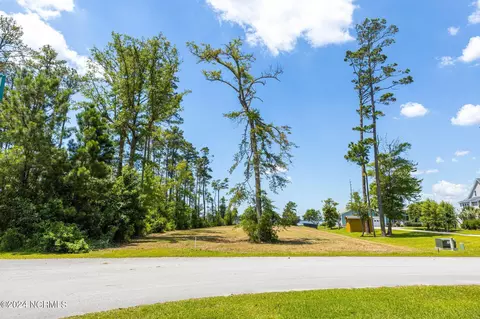 119 Queen Annes Ln, Beaufort, NC 28516