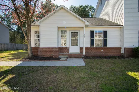960 W Pueblo Dr, Jacksonville, NC 28546