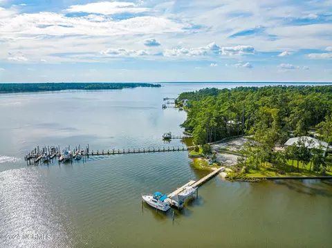 135 Sandy Huss Dr, Beaufort, NC 28516