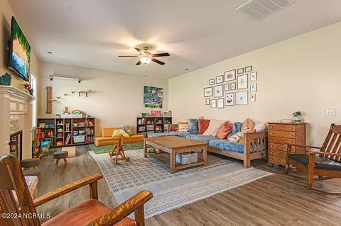 Living - 411 Sundown Ct, Hubert, NC 28539 photo 1 of 2