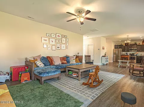 Living - 411 Sundown Ct, Hubert, NC 28539 photo 2 of 2