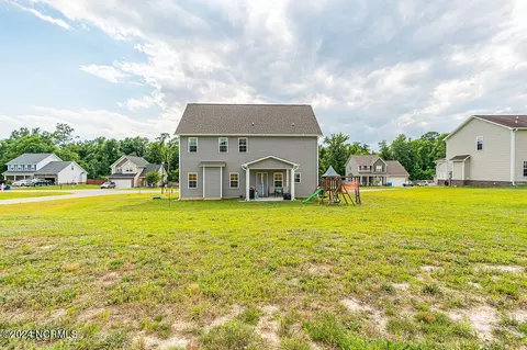 Exterior - 411 Sundown Ct, Hubert, NC 28539 photo 3 of 4