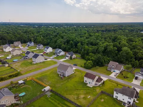 View/Area - 411 Sundown Ct, Hubert, NC 28539 photo 4 of 6