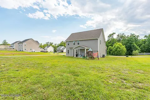 Exterior - 411 Sundown Ct, Hubert, NC 28539 photo 2 of 4