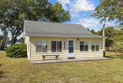 204 Hill St, Cedar Point, NC 28584