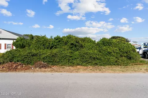 204 Keziah St, Oak Island, NC 28465