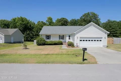 200 Smallberry Ct, Sneads Ferry, NC 28460