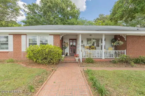 309 E Commercial Ave, Stantonsburg, NC 27883