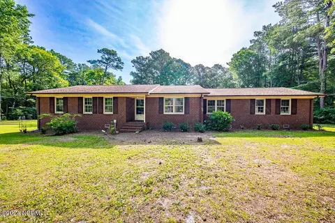 10279 Nc 306, Arapahoe, NC 28510