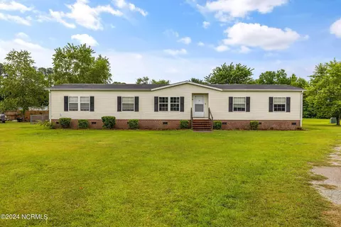 156 Jakes Dr, Rocky Point, NC 28457