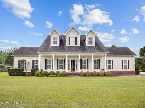 102 Pleasant Ct, Jacksonville, NC 28540