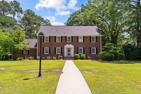1607 Cambridge Dr, Kinston, NC 28504