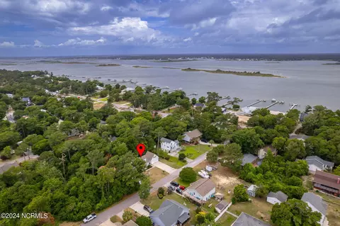 325 Loblolly St, Emerald Isle, NC 28594