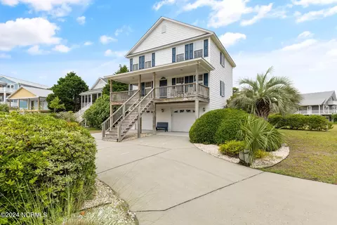 200 Seafarer Dr, Carolina Beach, NC 28428