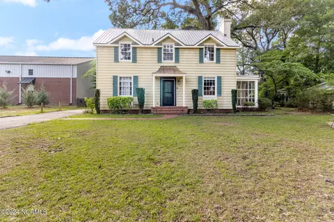 107 N Morehead St, Elizabethtown, NC 28337