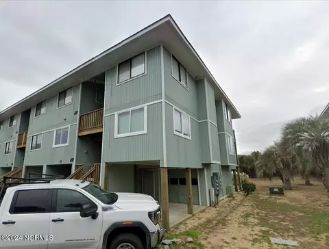 15 Ocean Ct, Caswell Beach, NC 28465