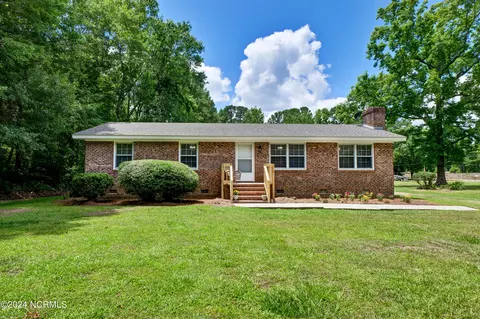 1673 Penderlea Hwy, Burgaw, NC 28425