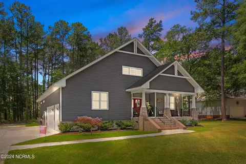 508 Pamlico River Dr, Washington, NC 27889