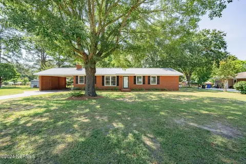 105 Autumn Cir, Elizabethtown, NC 28337