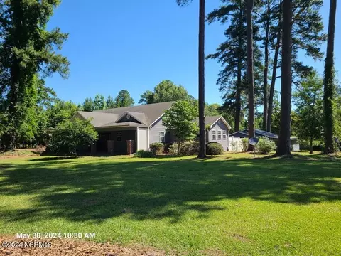 414 N Broad St, Roseboro, NC 28382