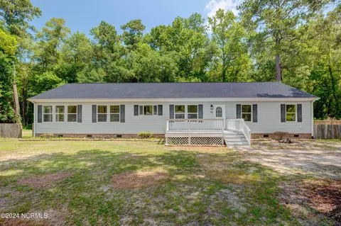 102 Daniel Rd, Rocky Point, NC 28457