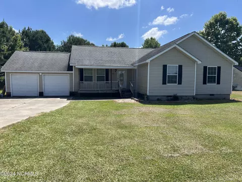 1076 Moore Town Rd, Walstonburg, NC 27888