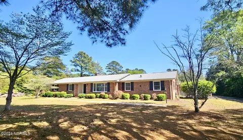 203 Cromartie Rd, Elizabethtown, NC 28337