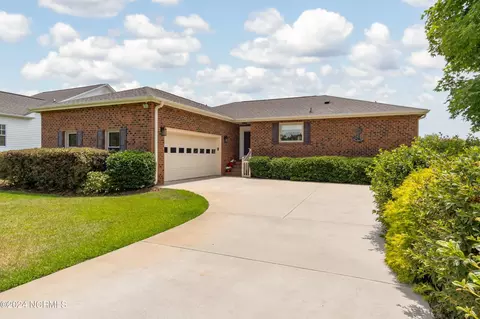 6112 Schooner Ct, New Bern, NC 28560