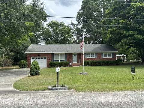 702 Darden Dr, Kinston, NC 28504