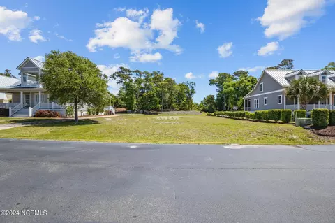 418 Sunrise Ct, Emerald Isle, NC 28594